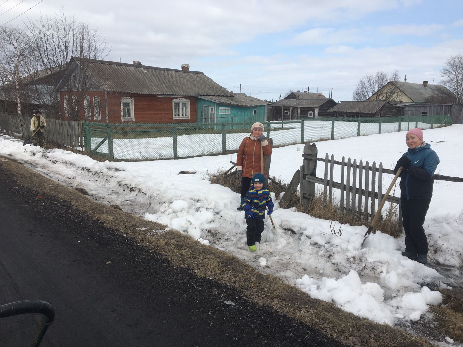 Субботник по очистке мостовых от снега!!!.