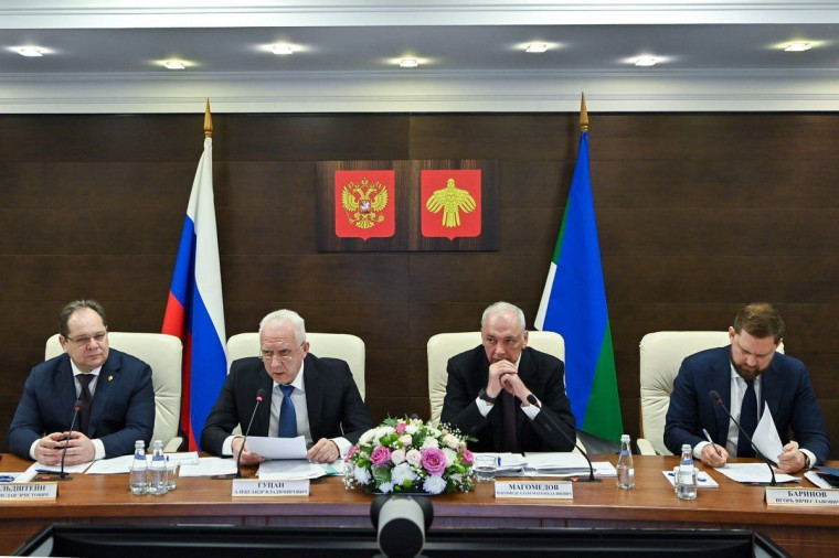 05.06 Ростислав Гольдштейн: в Коми проживают в мире и согласии представители 120 национальностей. 05.06 Ростислав Гольдштейн: в Коми проживают в мире и согласии представители 120 национальностей.